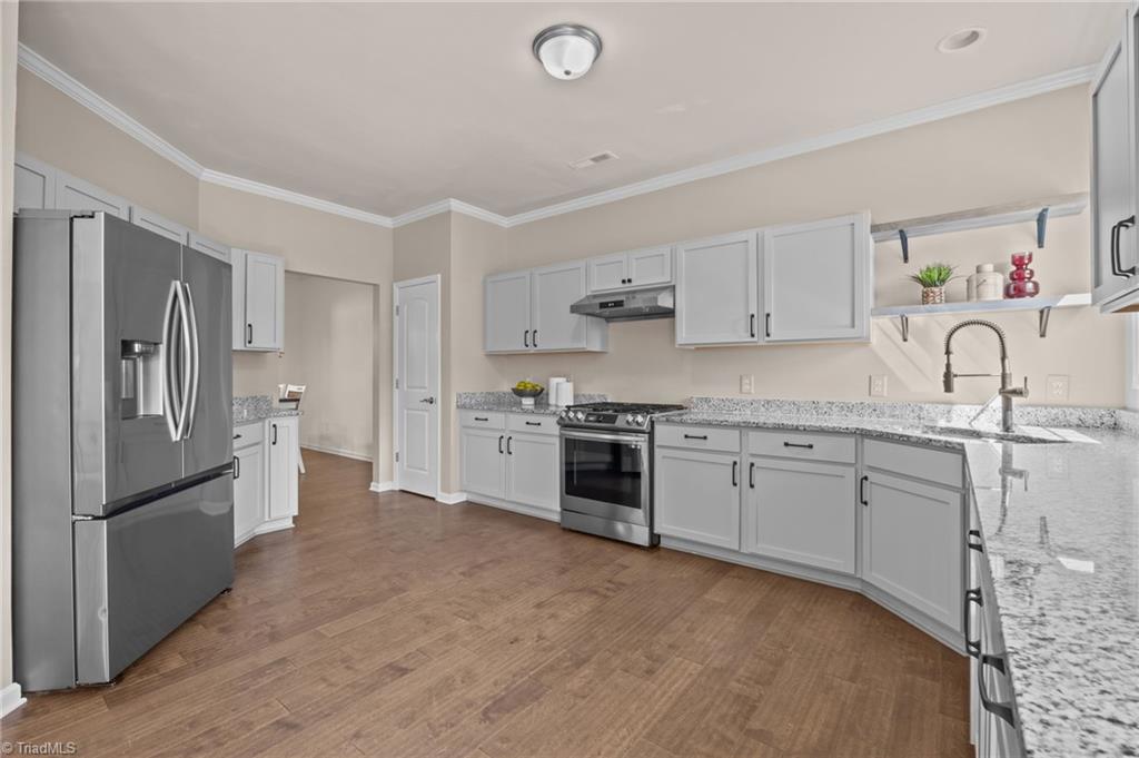 993 Kensal Green Drive