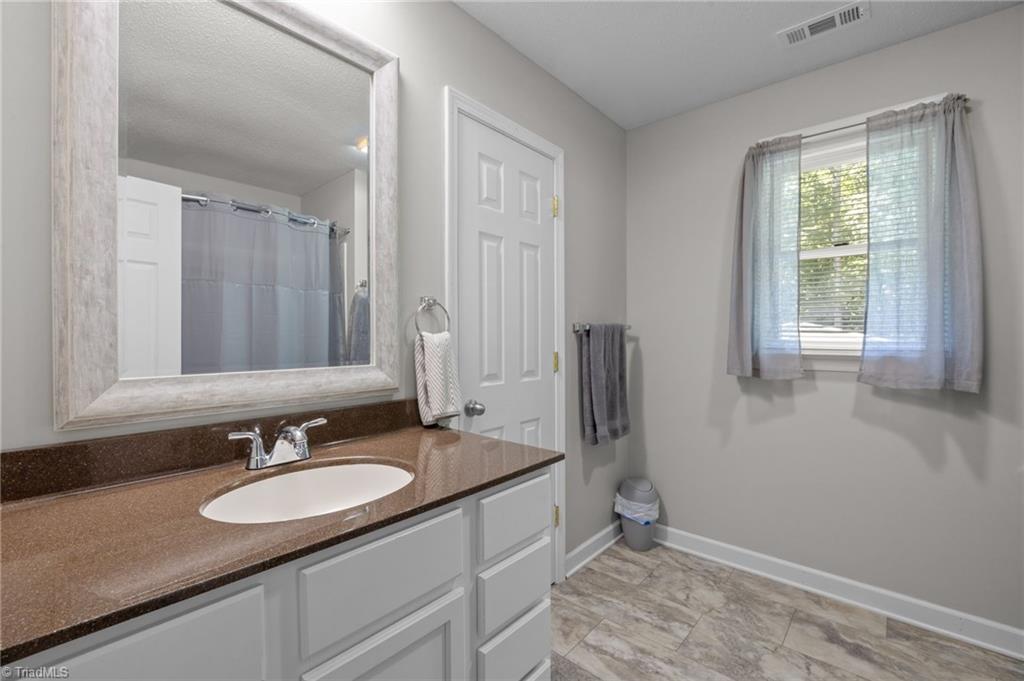 456 Alvis Lane, Winston-Salem