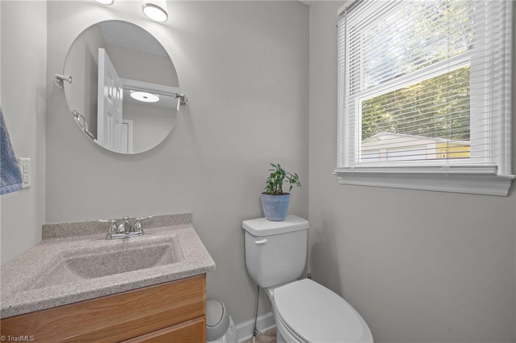 456 Alvis Lane, Winston-Salem