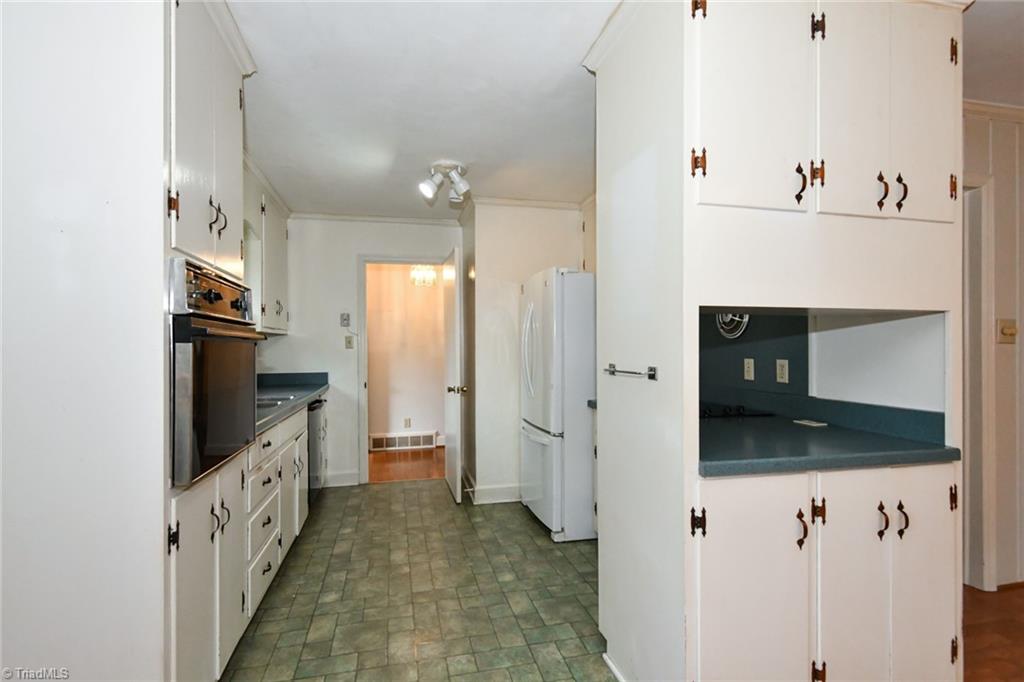 2503 W Cornwallis Drive