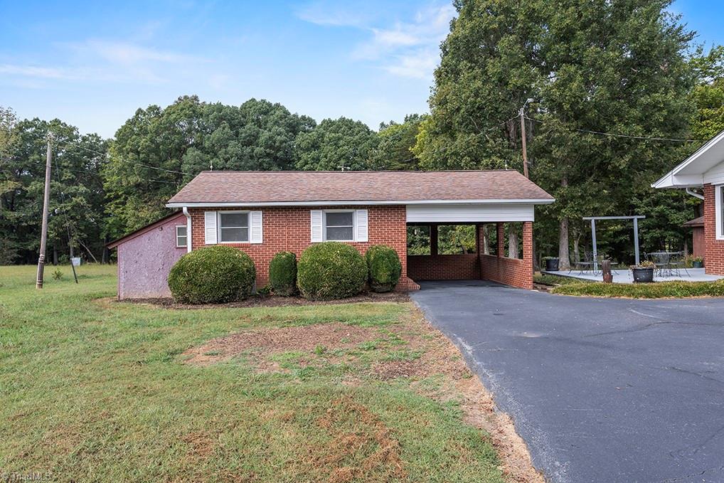 2543 Wicker Lovell Road, Randleman