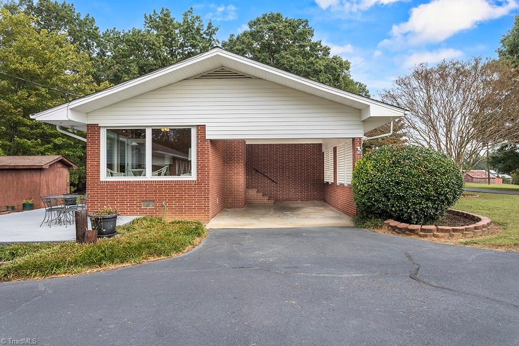 2543 Wicker Lovell Road, Randleman