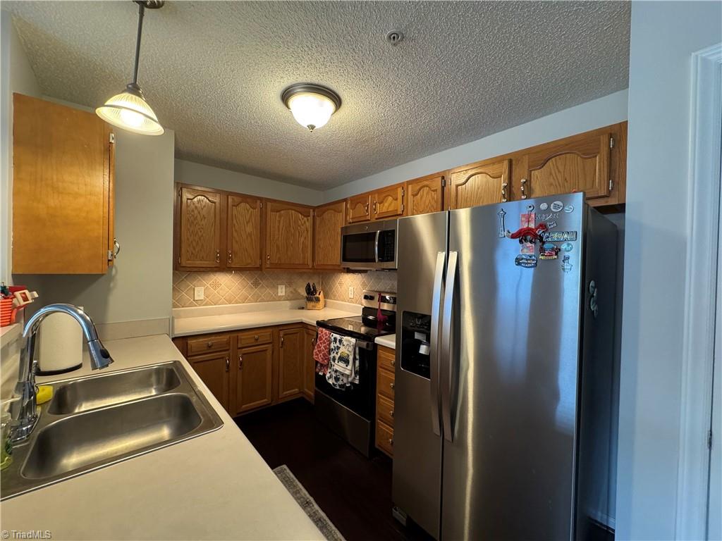 421 Rivertree Lane, Winston-Salem