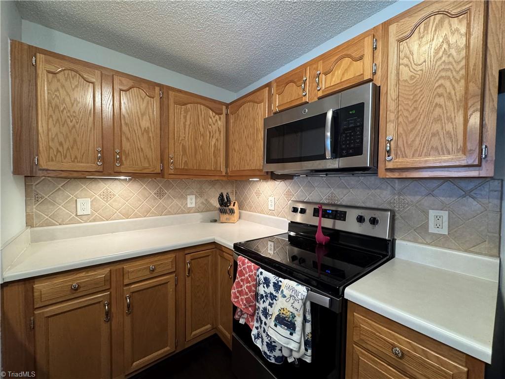 421 Rivertree Lane, Winston-Salem