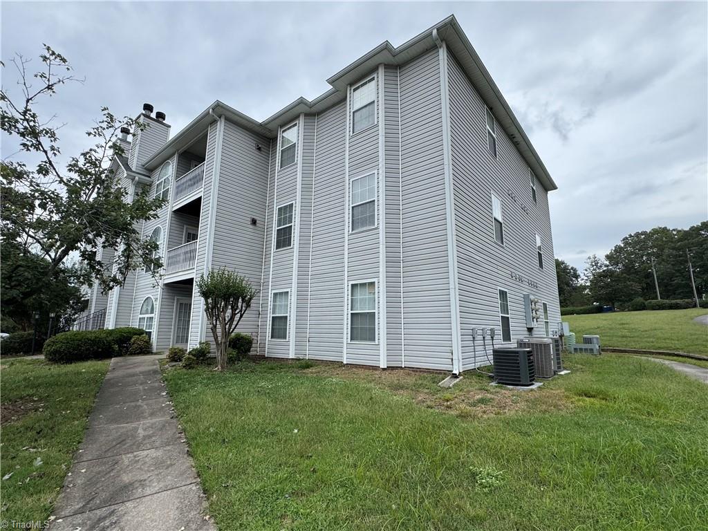 421 Rivertree Lane, Winston-Salem