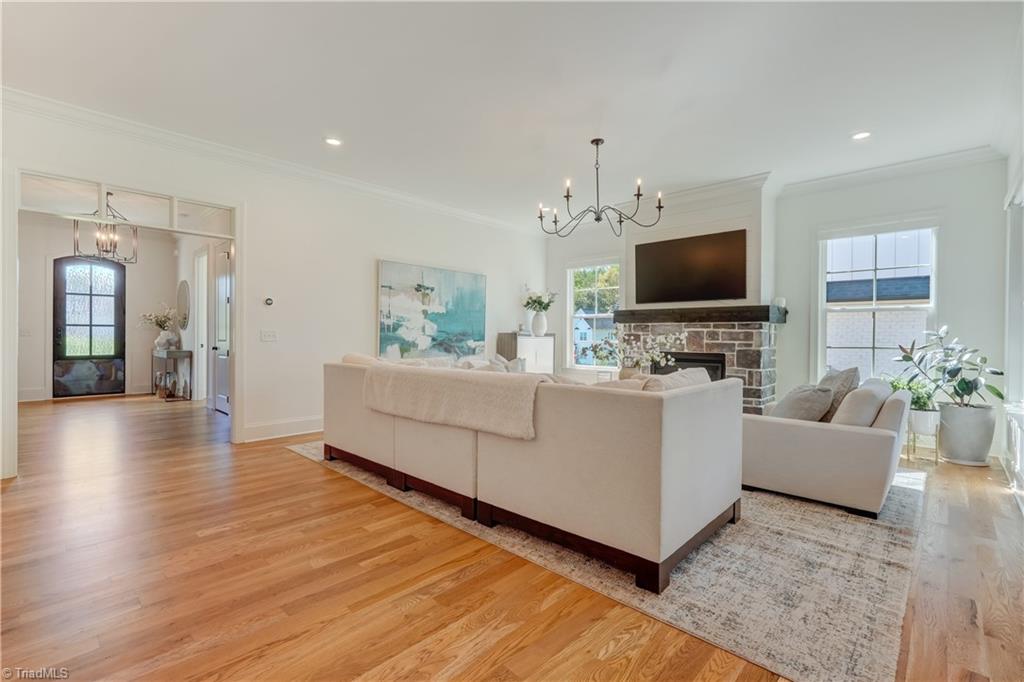603 Kimpton Court