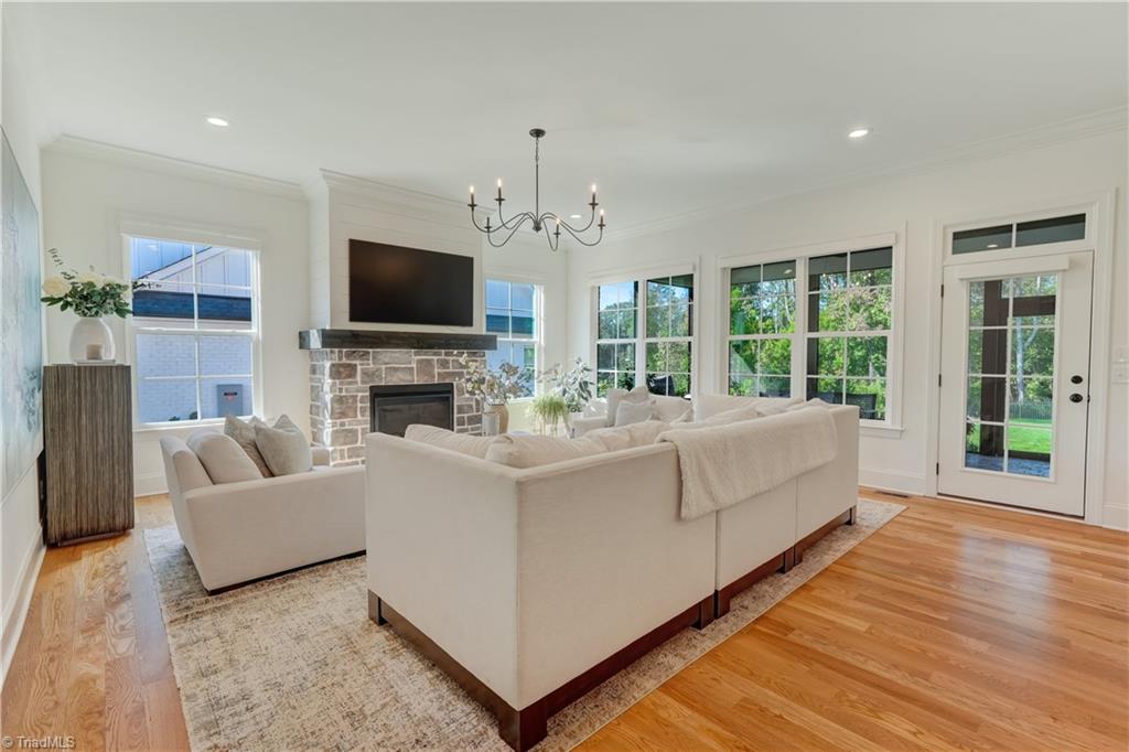 603 Kimpton Court