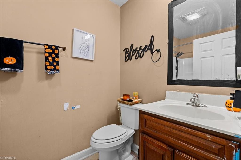 1772 Richard Allen Lane, Winston-Salem