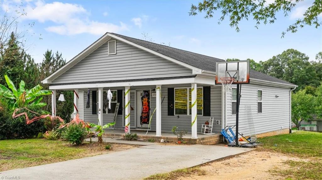 1772 Richard Allen Lane, Winston-Salem