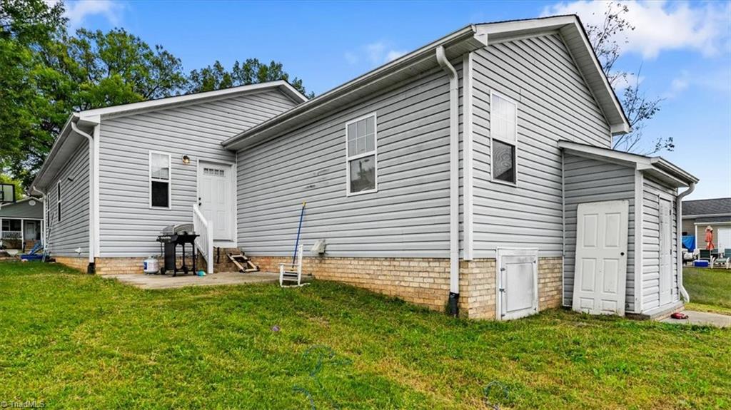 1772 Richard Allen Lane, Winston-Salem