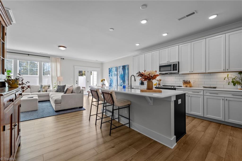 1103 Summerhouse Way