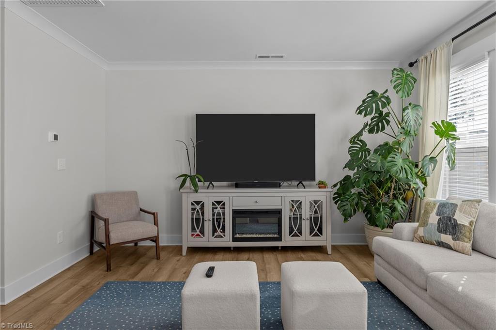 1103 Summerhouse Way