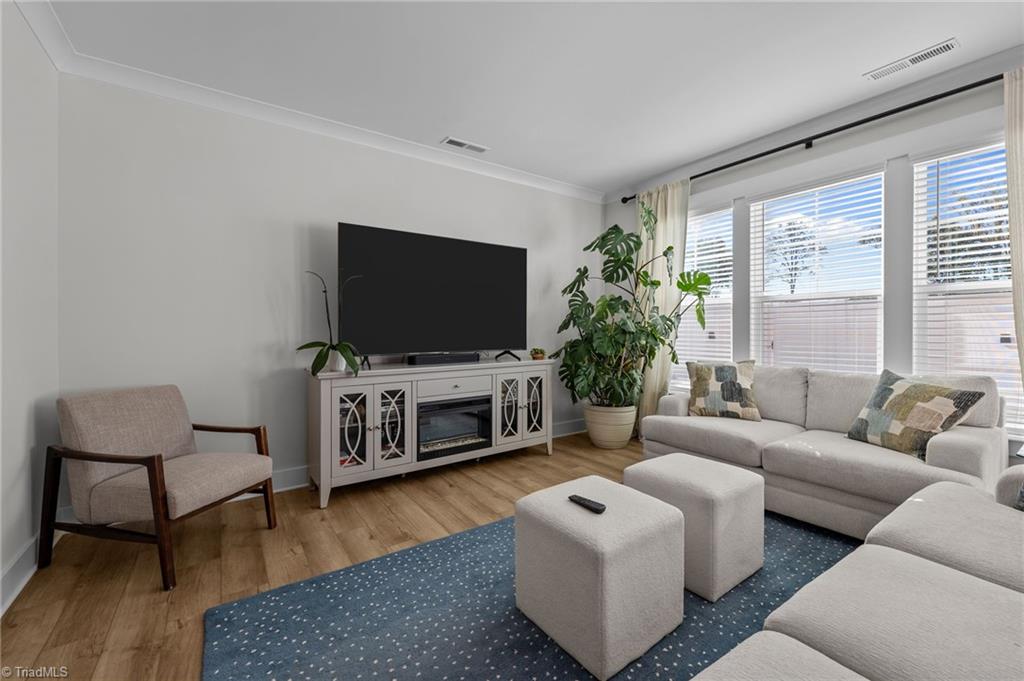 1103 Summerhouse Way