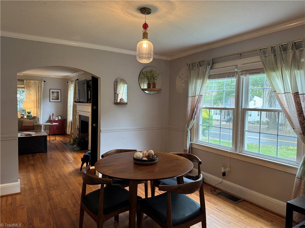 909 Knollwood Street, Winston-Salem