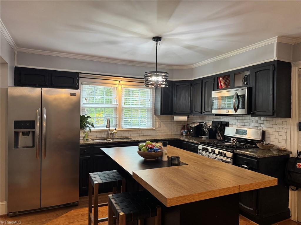 909 Knollwood Street, Winston-Salem