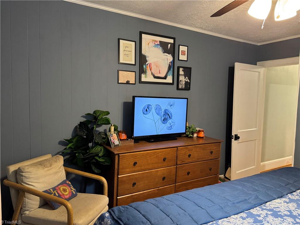 909 Knollwood Street, Winston-Salem