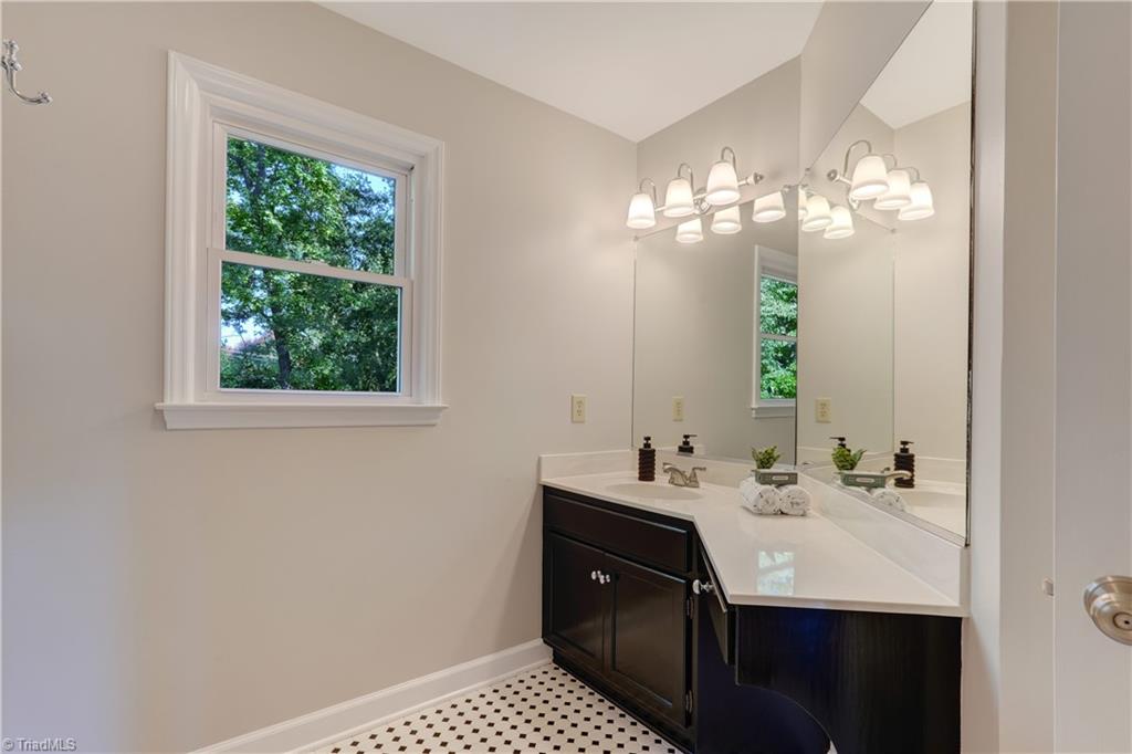 16 Brookglen Drive, Greensboro