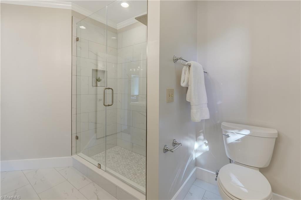 16 Brookglen Drive, Greensboro