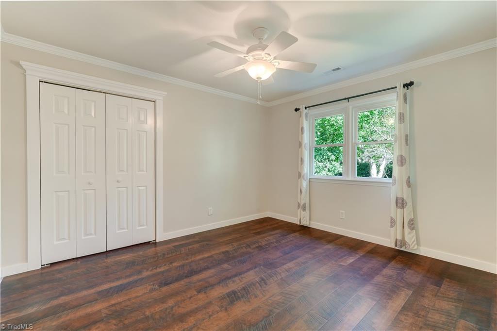 16 Brookglen Drive, Greensboro