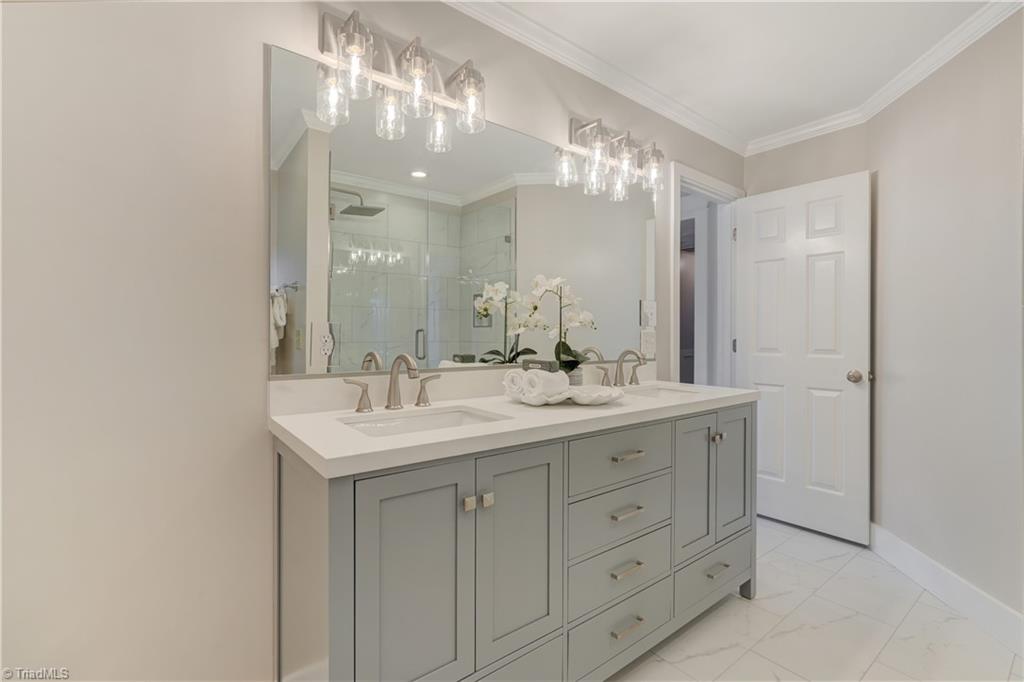 16 Brookglen Drive, Greensboro