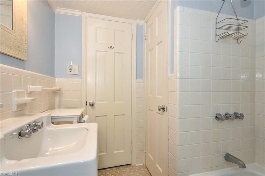 223 Avondale Drive, Greensboro