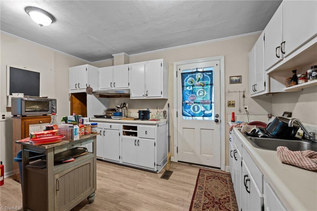 6203 Roblyn Road, Greensboro