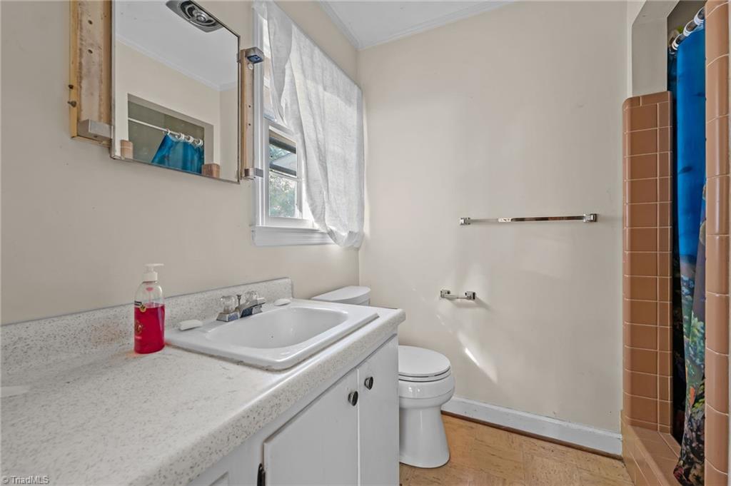 6203 Roblyn Road, Greensboro