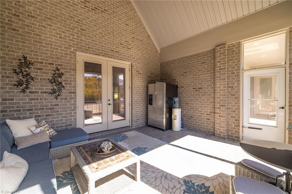 7497 Shadow Creek Drive, Summerfield