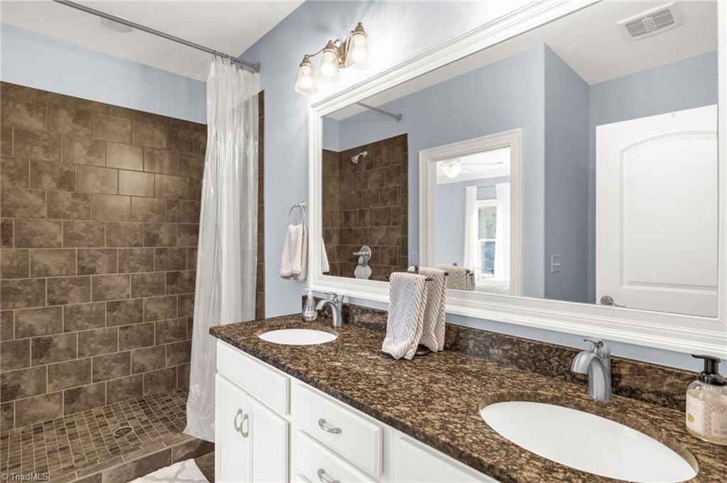 7497 Shadow Creek Drive, Summerfield