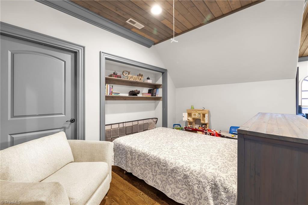 7497 Shadow Creek Drive, Summerfield