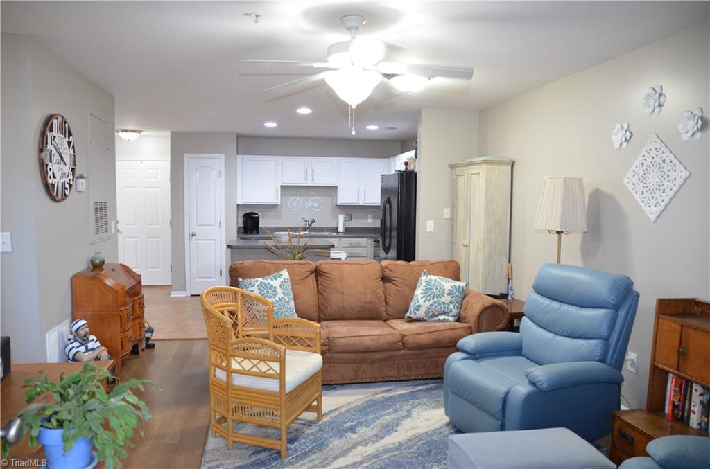 7104 Friendly Avenue # 105