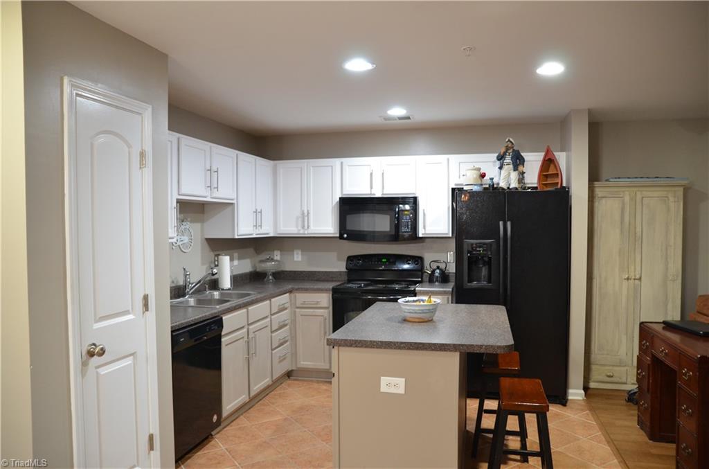 7104 Friendly Avenue # 105