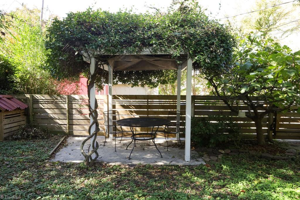 1805 W Friendly Avenue