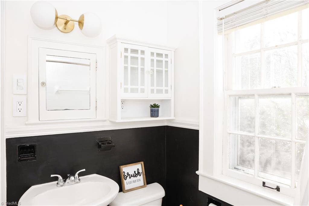 1805 W Friendly Avenue