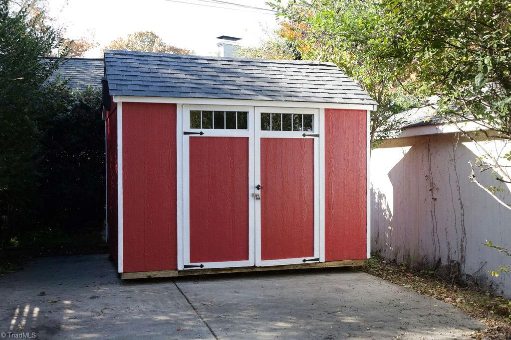 1805 W Friendly Avenue