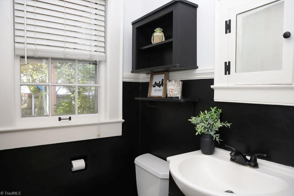 1805 W Friendly Avenue