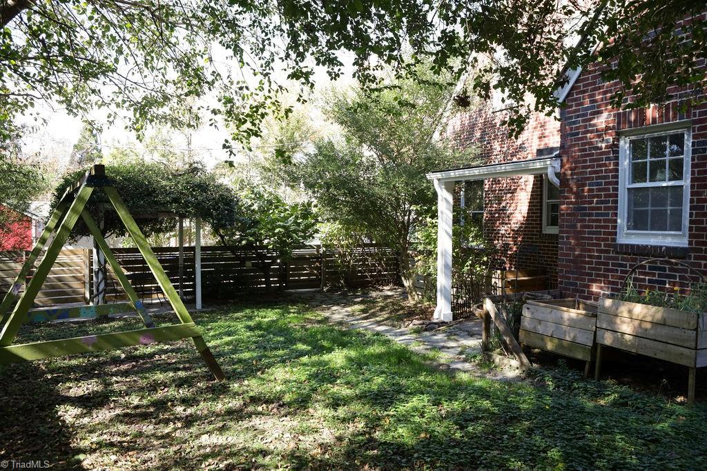 1805 W Friendly Avenue