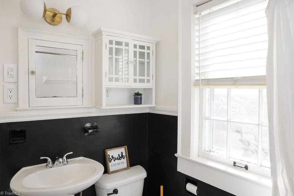 1805 W Friendly Avenue