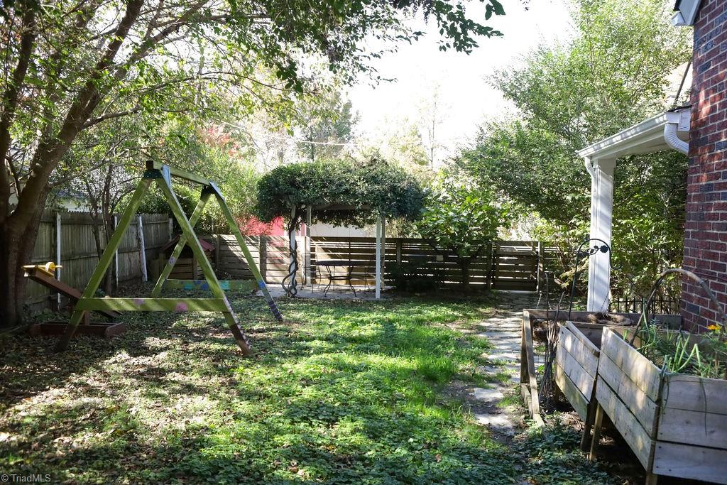 1805 W Friendly Avenue