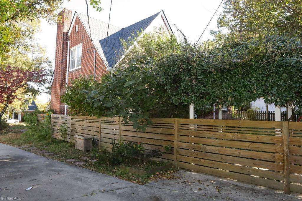 1805 W Friendly Avenue