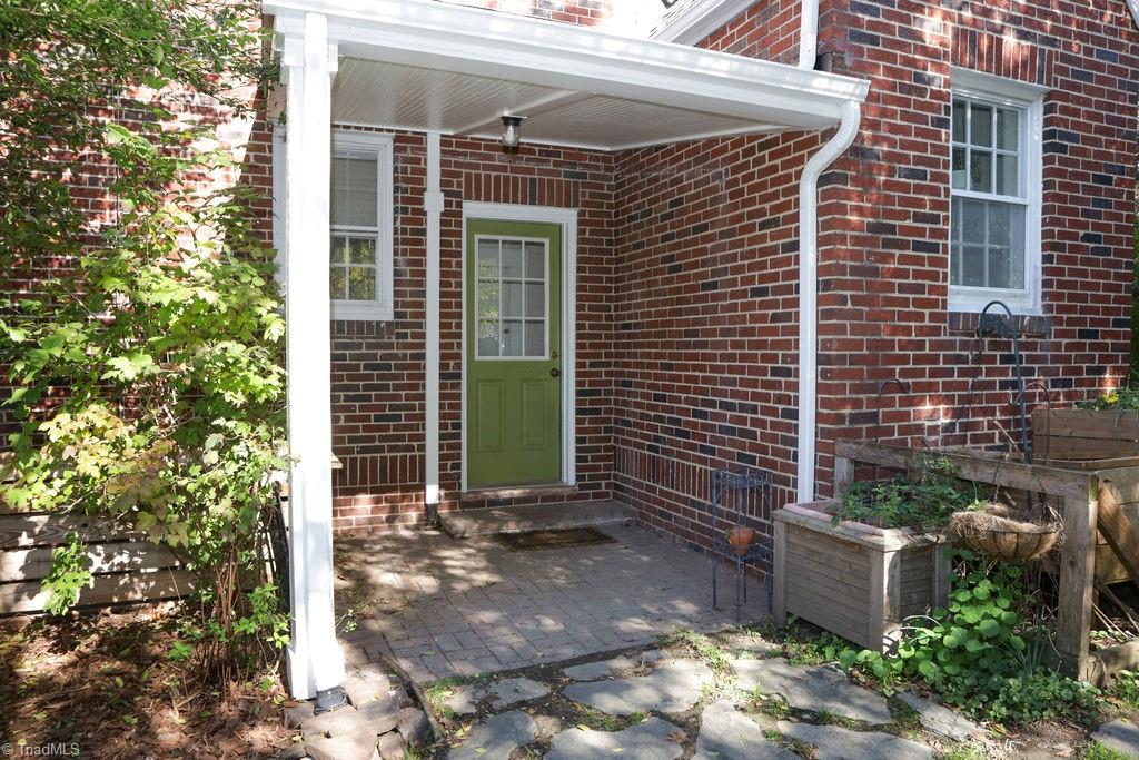 1805 W Friendly Avenue