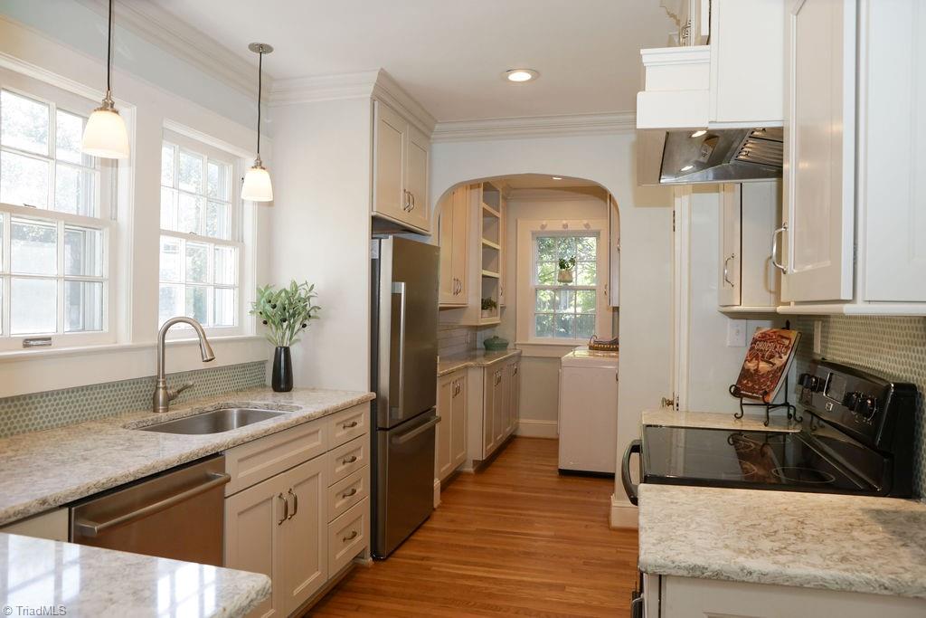 1805 W Friendly Avenue