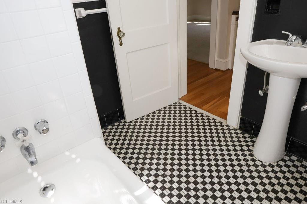 1805 W Friendly Avenue