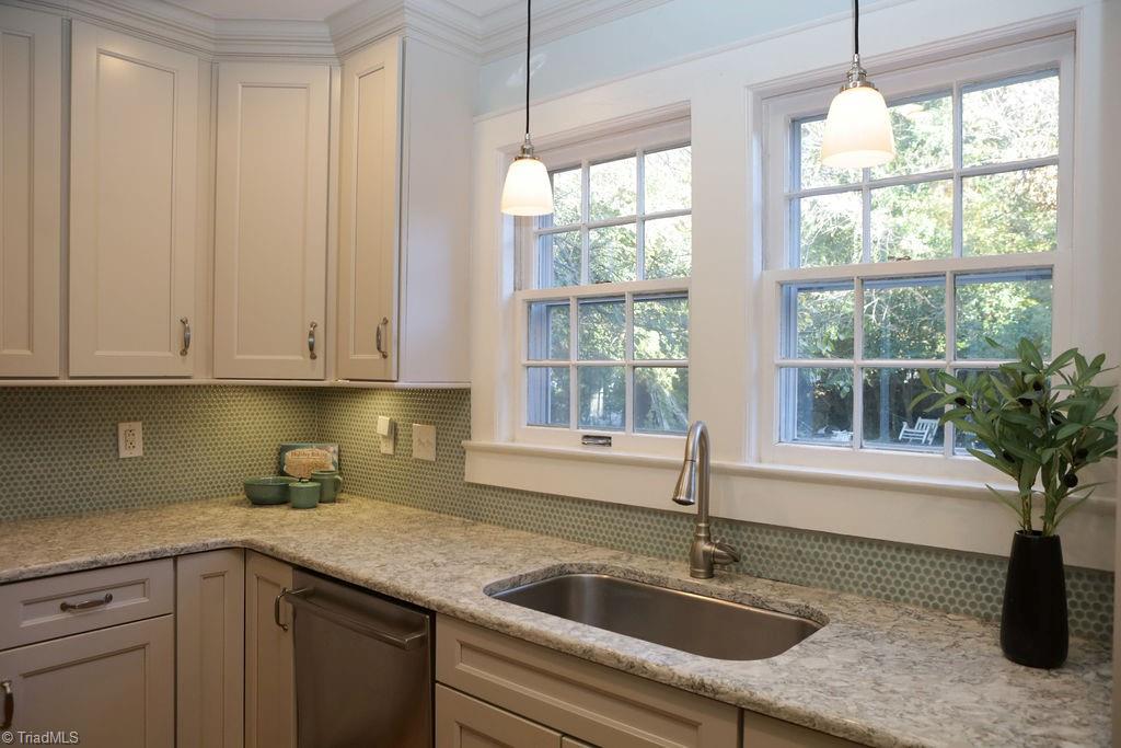 1805 W Friendly Avenue