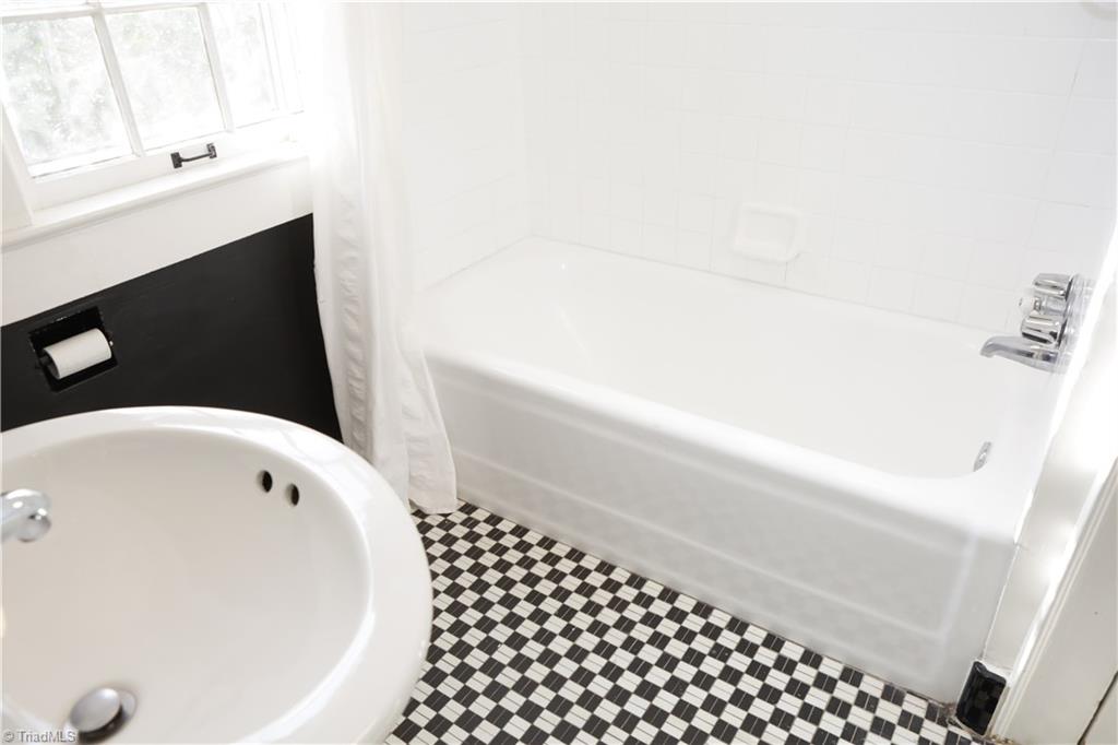 1805 W Friendly Avenue