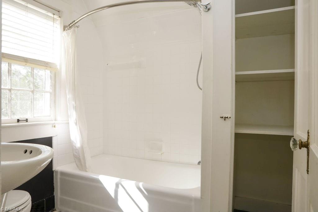 1805 W Friendly Avenue