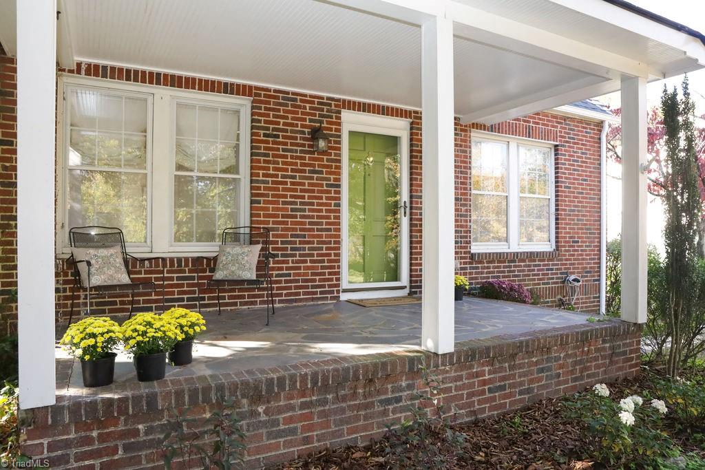 1805 W Friendly Avenue