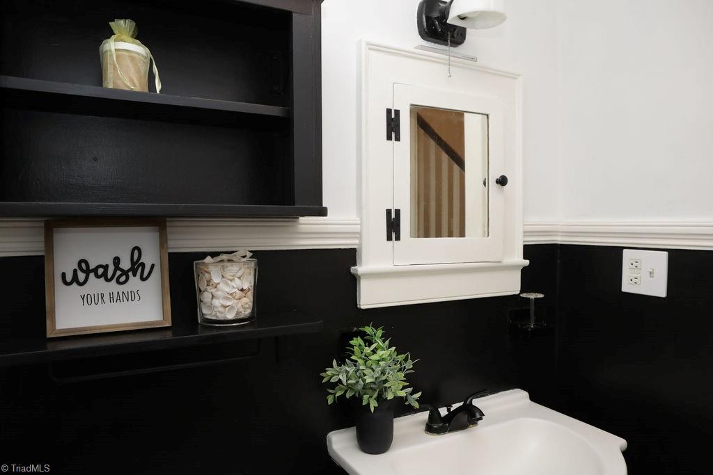 1805 W Friendly Avenue