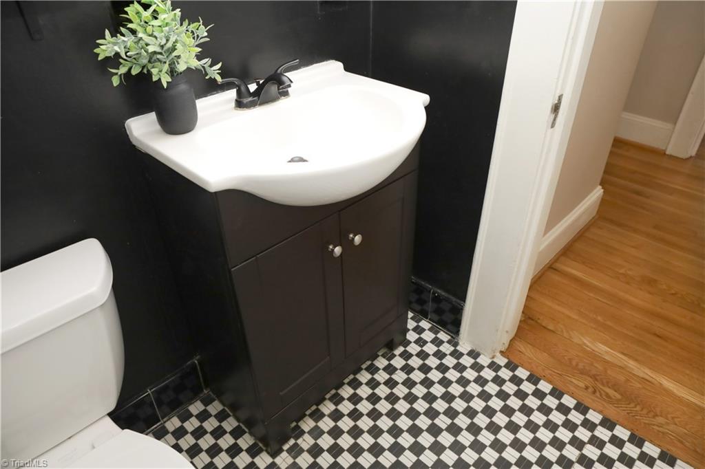 1805 W Friendly Avenue