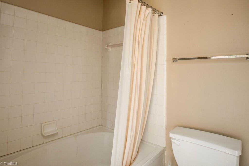 2630 Ingleside Drive # 2D